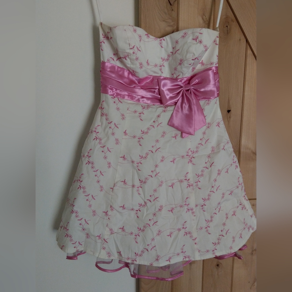 Steppin' Out strapless dress